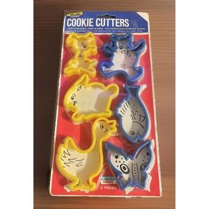 Vintage WECOLITE 6 Cookie Cutters 1976 Puppy Rabbit Duck Fish Bear Butterfly
